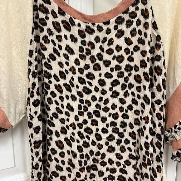 Umgee cheetah top plus sizes - Picture 2 of 5
